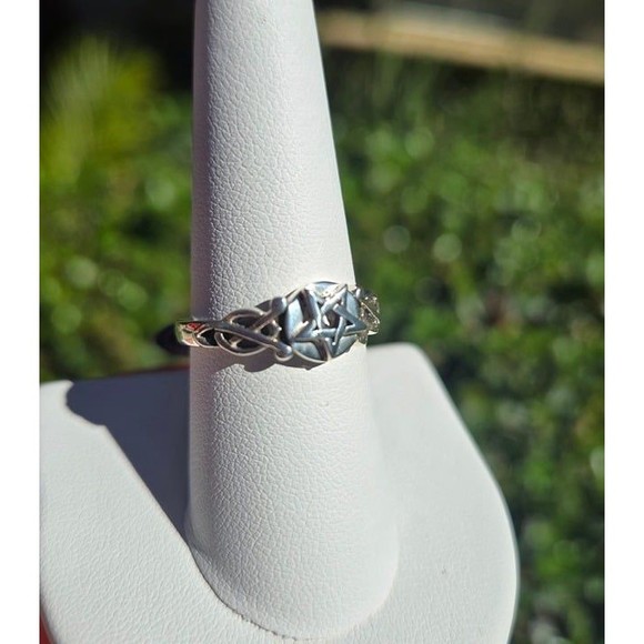 Pentacle Pentagram Sterling Silver Ring, sizes 7 & 8 - Picture 3 of 5